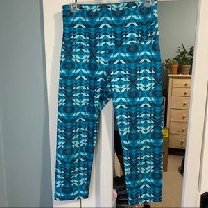 old navy patterned capri leggings